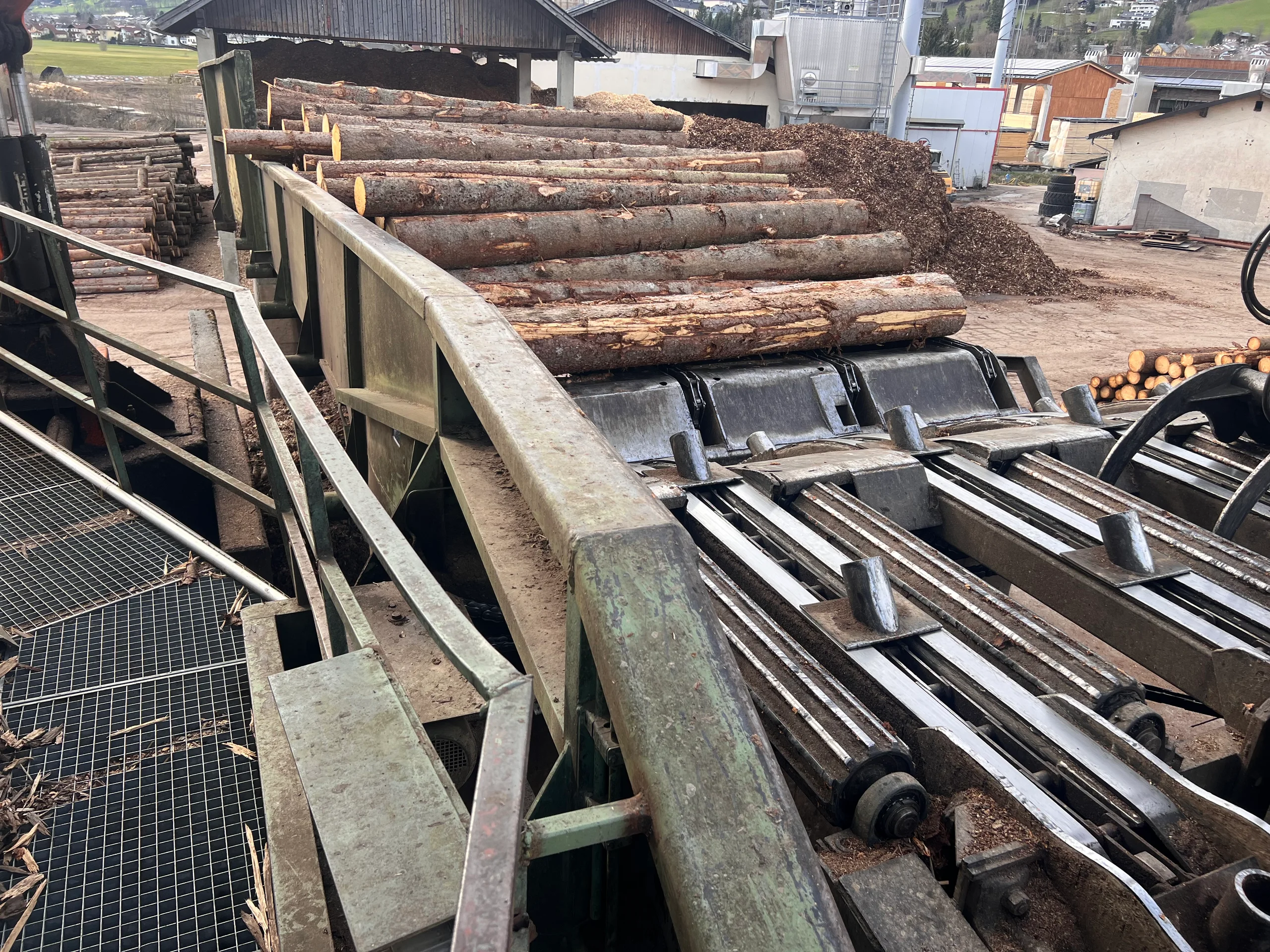 Log sorting plant with debarker - Image 2